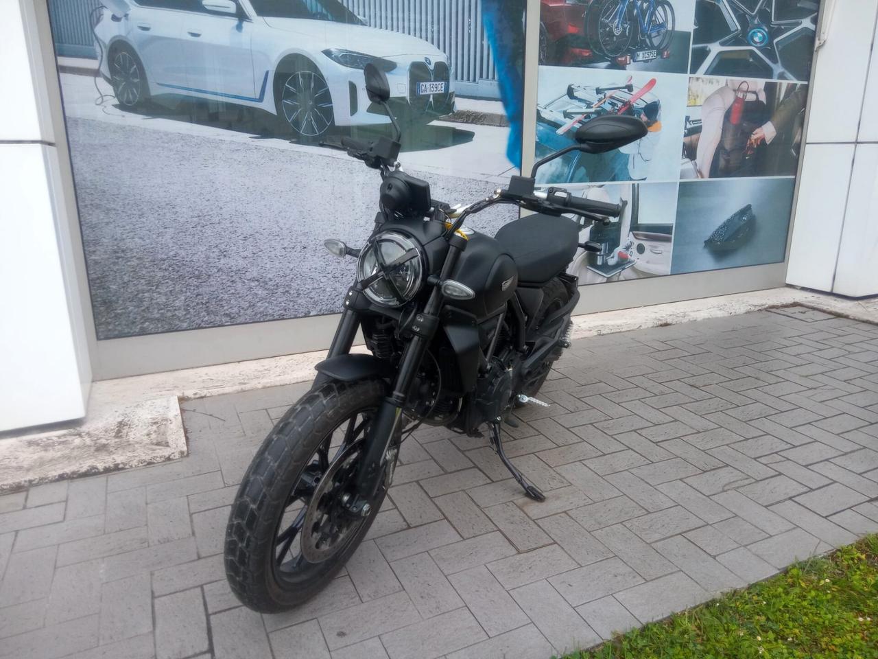 Ducati Scrambler 800 Icon Dark