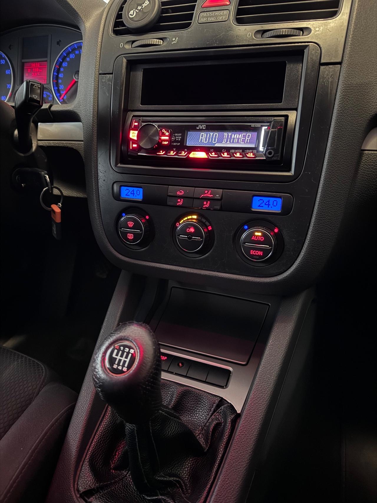 Volkswagen Golf 1.6 16V FSI 5p. Sportline