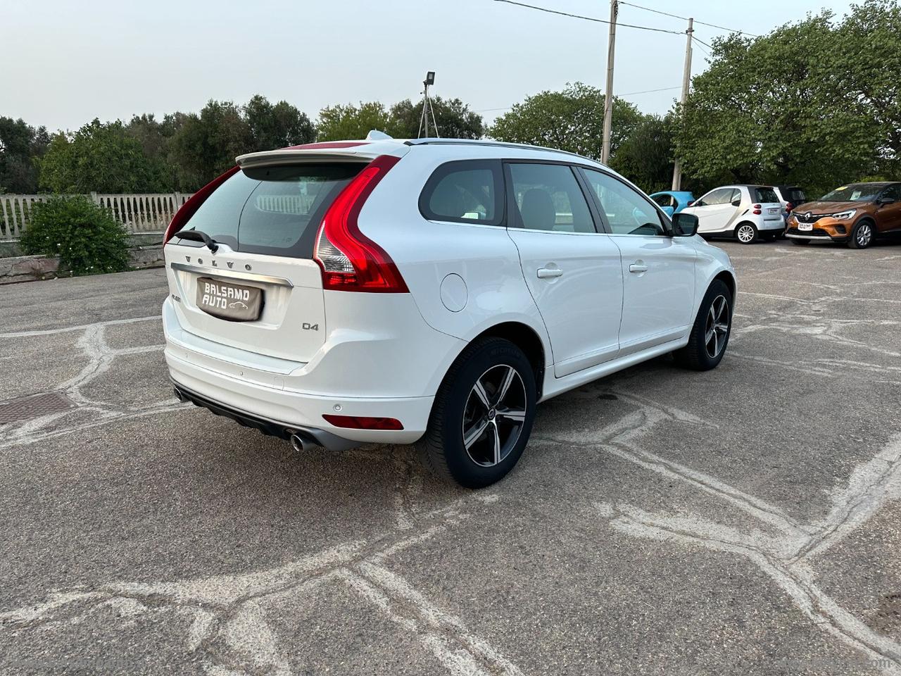 VOLVO XC60 D4 AWD Geartronic R-design Momentum