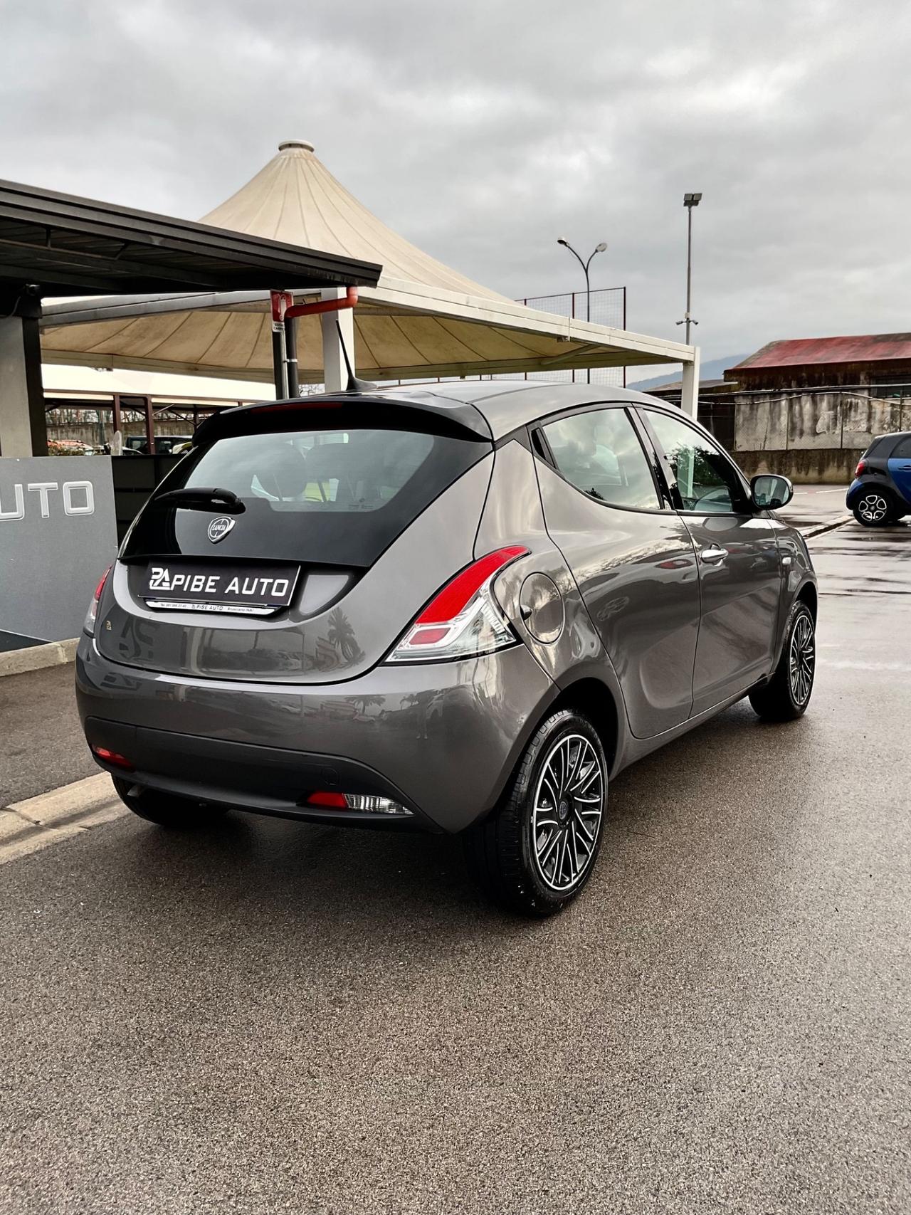 Lancia Ypsilon 1.0 FireFly 5 porte S&S Hybrid Gold