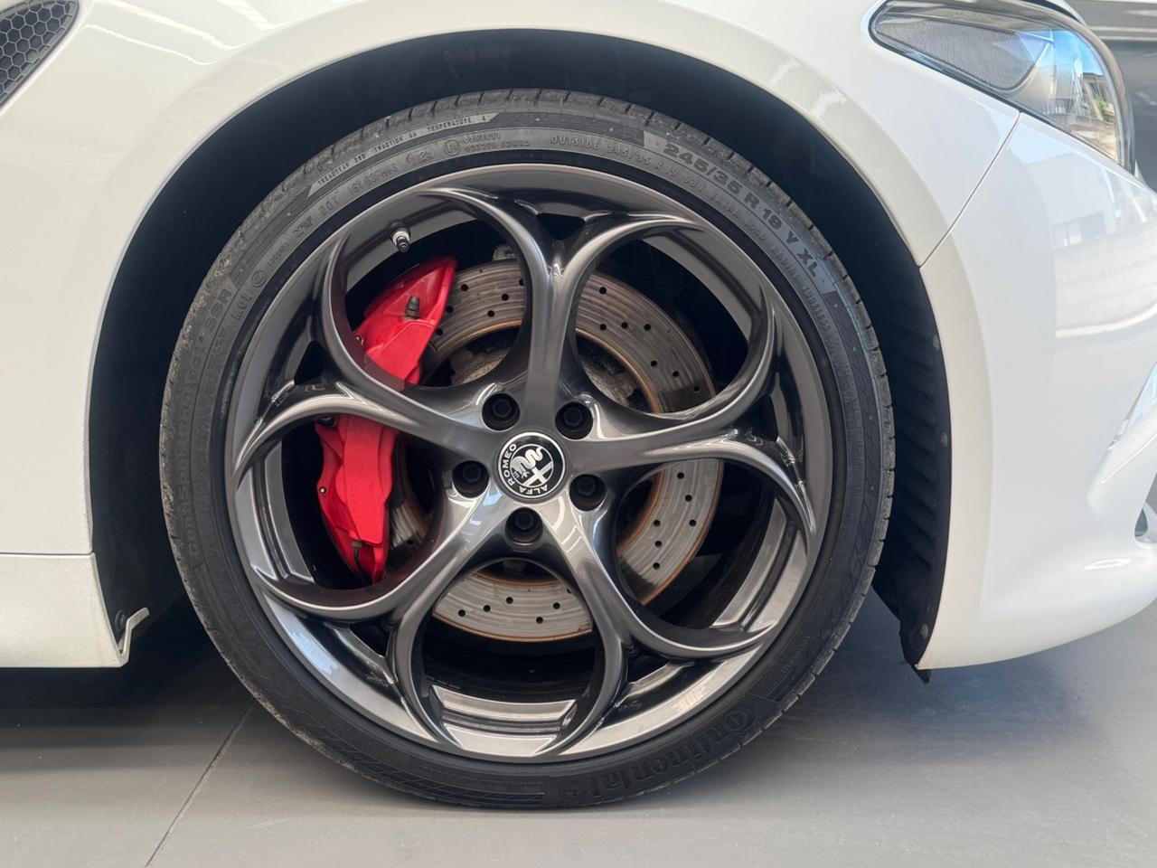 Alfa Romeo Giulia 2.9 V6 Bi-Turbo AT8 Quadrifoglio