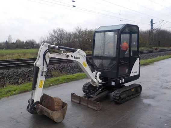Bobcat E14 del 2014 con 1019