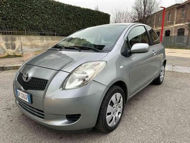 TOYOTA Yaris 1.0 3 porte Sol