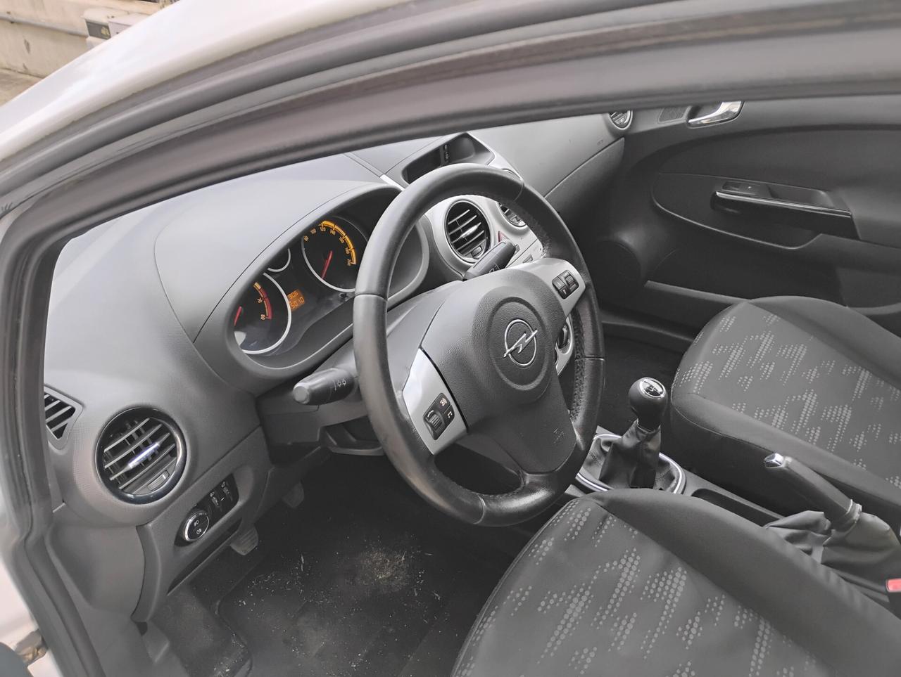 Opel Corsa 1.2 5 porte Cosmo