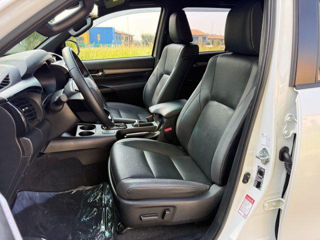 TOYOTA Hilux 2.8 D A/T 4WD Double Cab Invincible IVA ESPOSTA