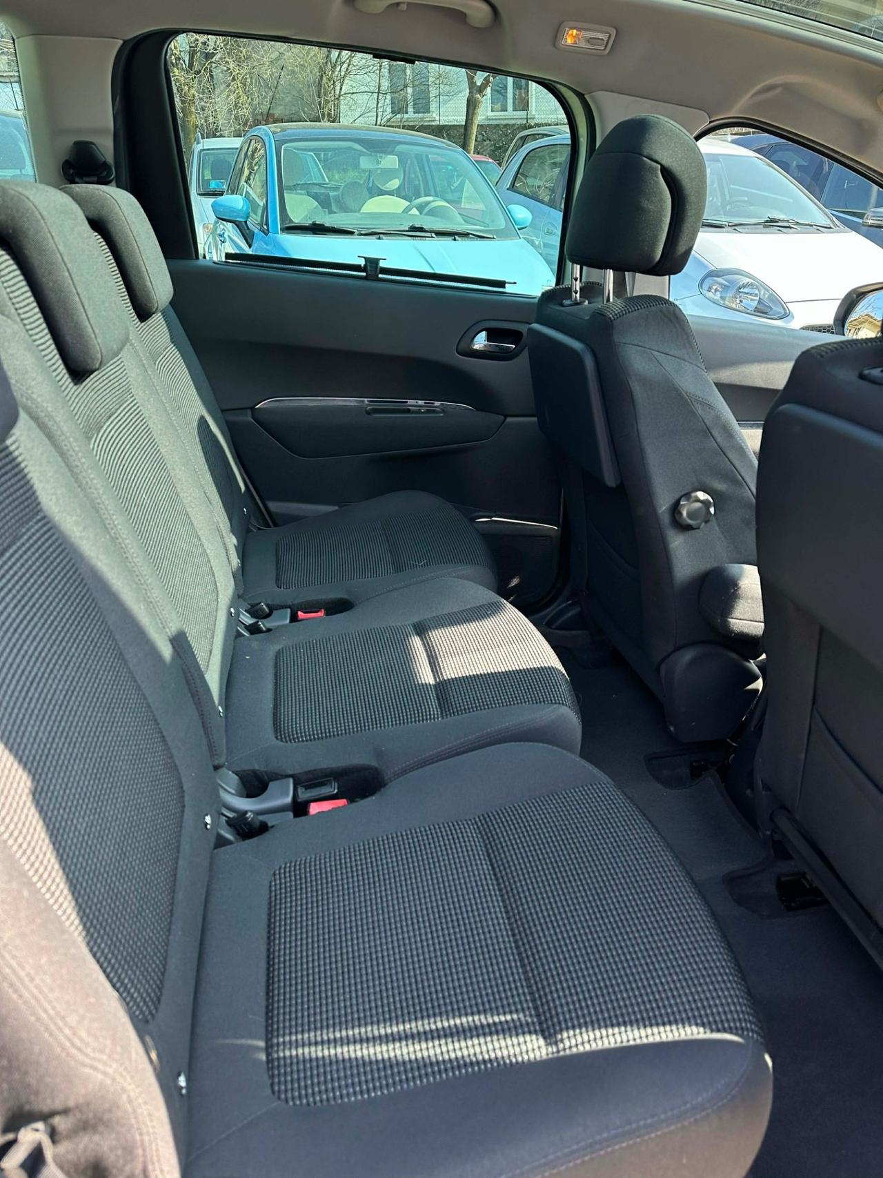 Peugeot 5008 1.6 HDi 115CV ALURE 7 POSTI TETTO KMCERT GARANZ