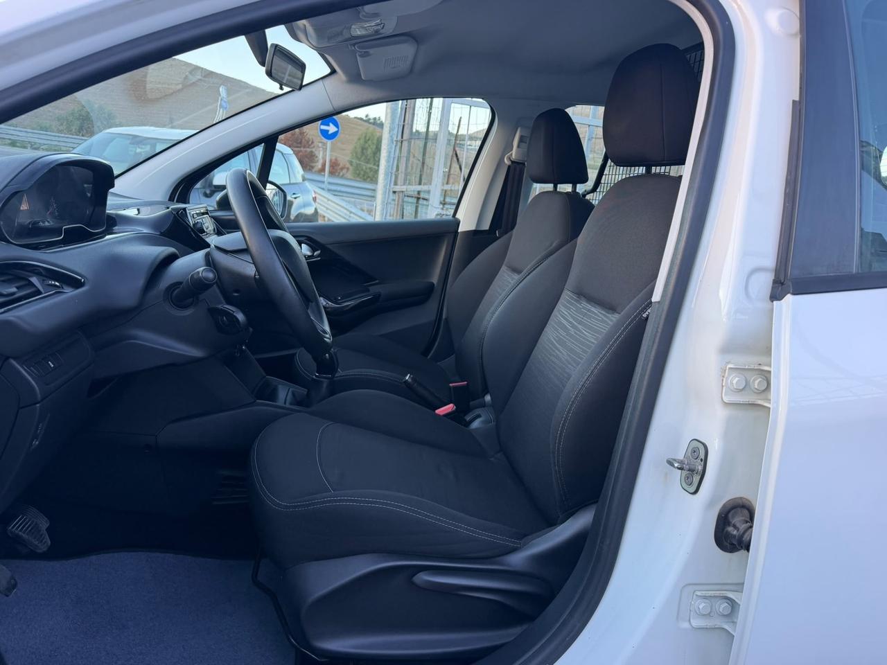 Peugeot 208 autocarro motore sostituito