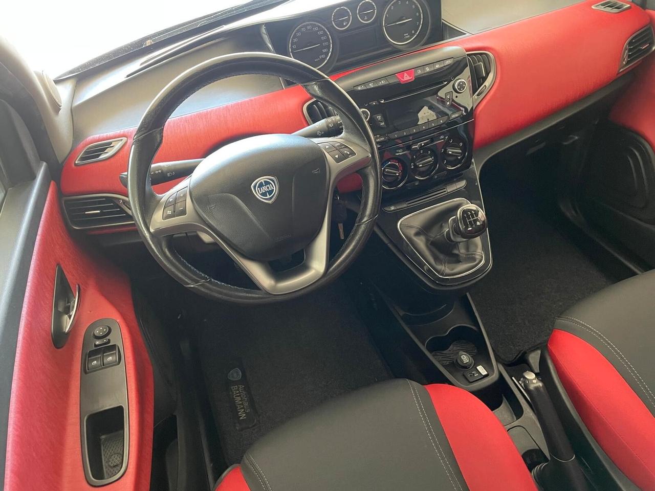 Lancia Ypsilon 1.2 69 CV 5 porte S&S Black&Red
