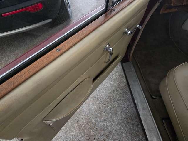 Jaguar Daimler SALOON 250 V8