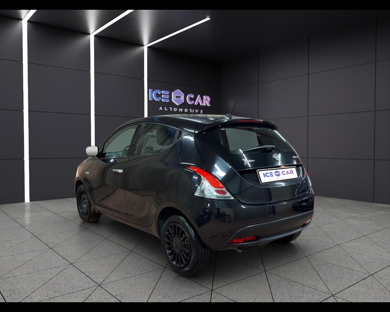 LANCIA Ypsilon 1.0 FireFly 5 porte S&S Hybrid Silver