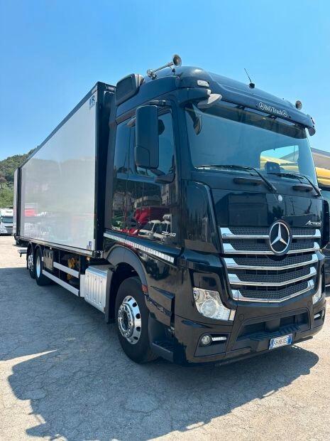 Motrice Mercedes Actros coibentato