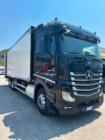 Motrice Mercedes Actros coibentato