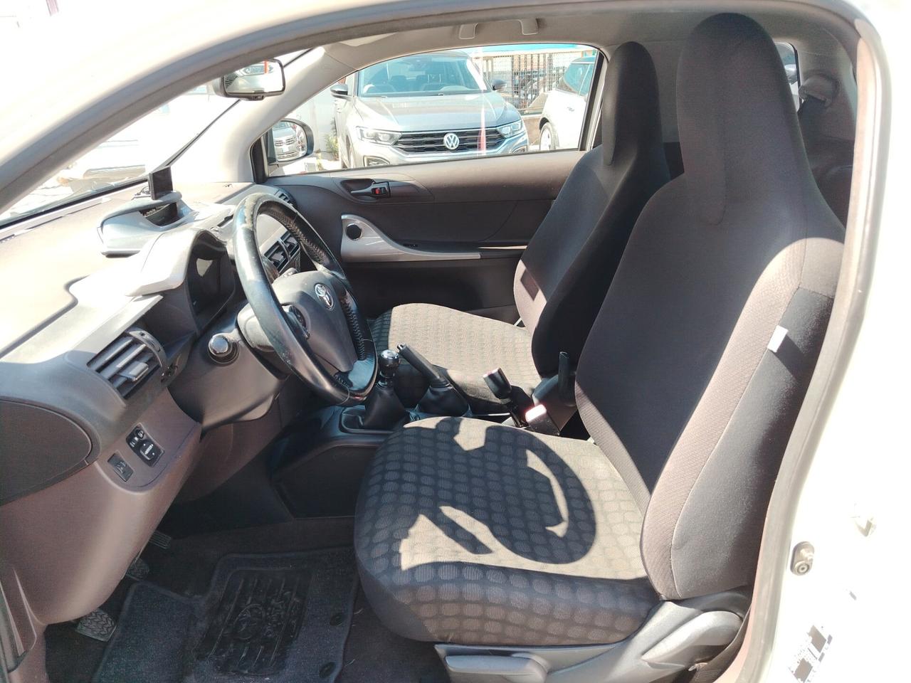 Toyota iQ 1.0 Sol