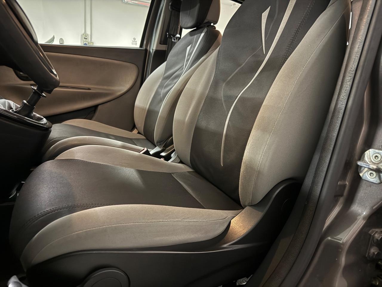 Lancia Ypsilon 1.2 69 CV 5 porte GPL Ecochic Silver