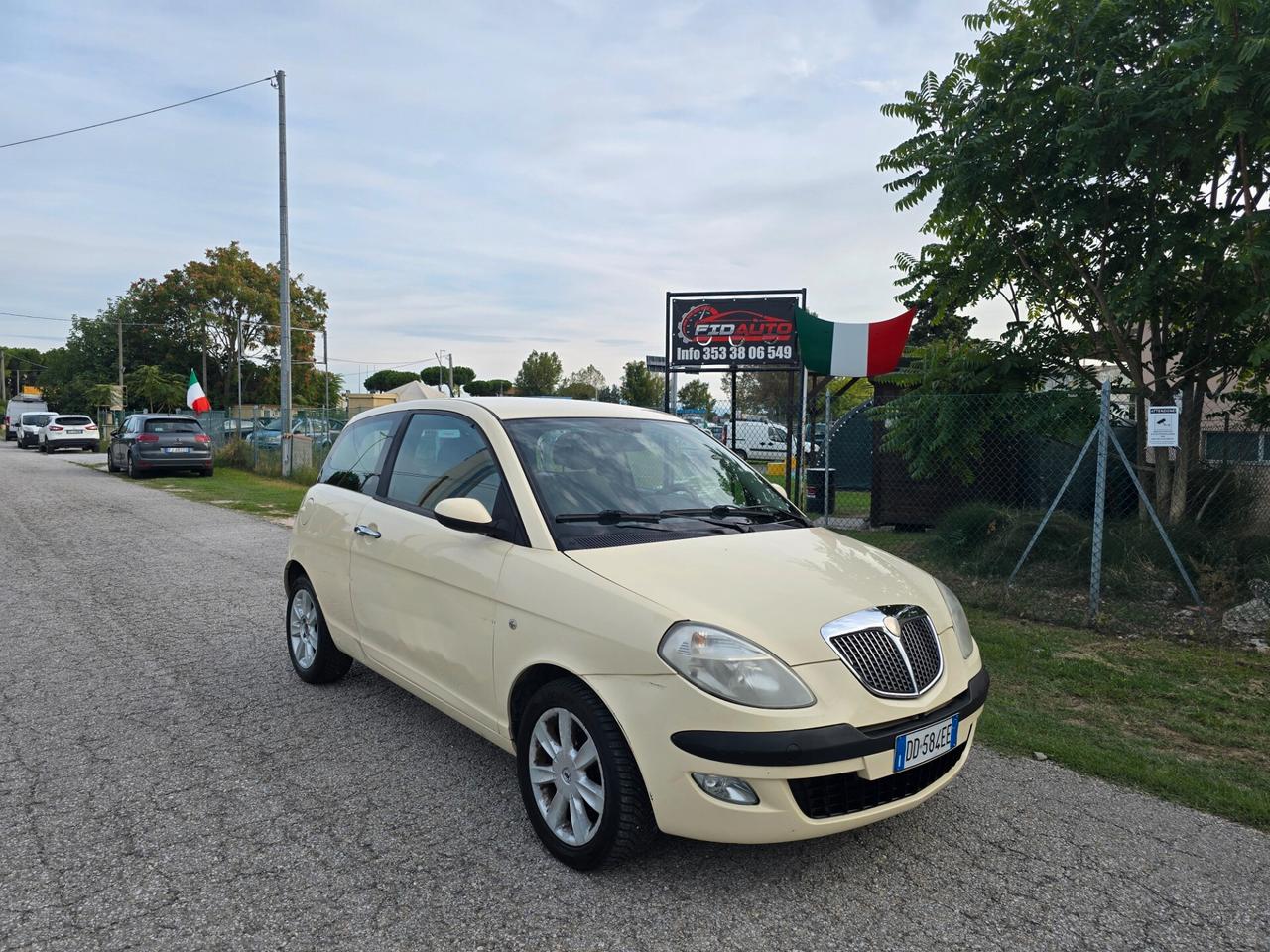 Lancia Ypsilon 1.2 Benzina con GARANZIA - NEOPATENTATI