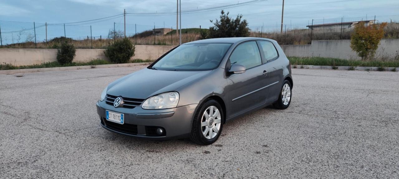 Volkswagen Golf 2.0 16V TDI 3p. Sportline
