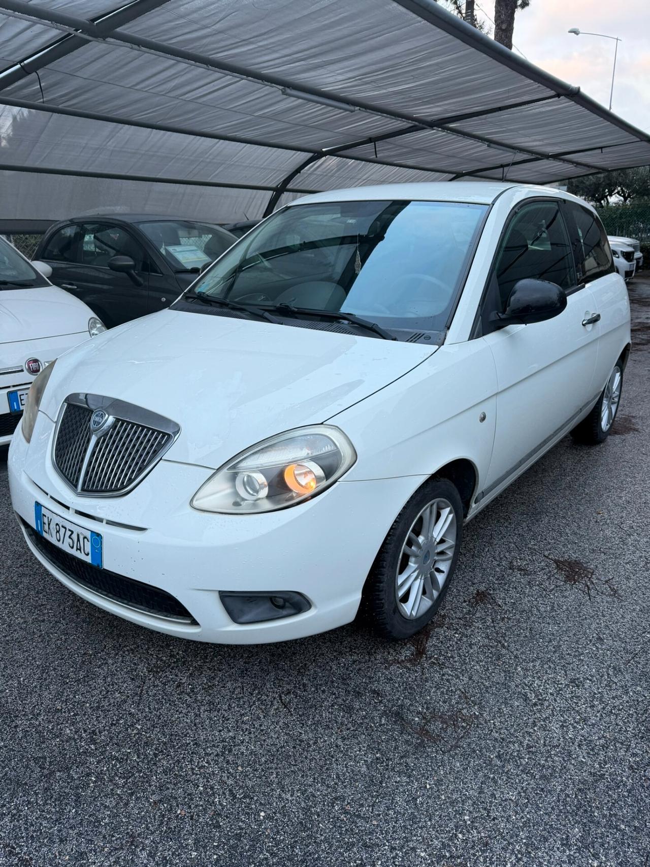 Lancia Ypsilon 1.2 69 CV Unyca