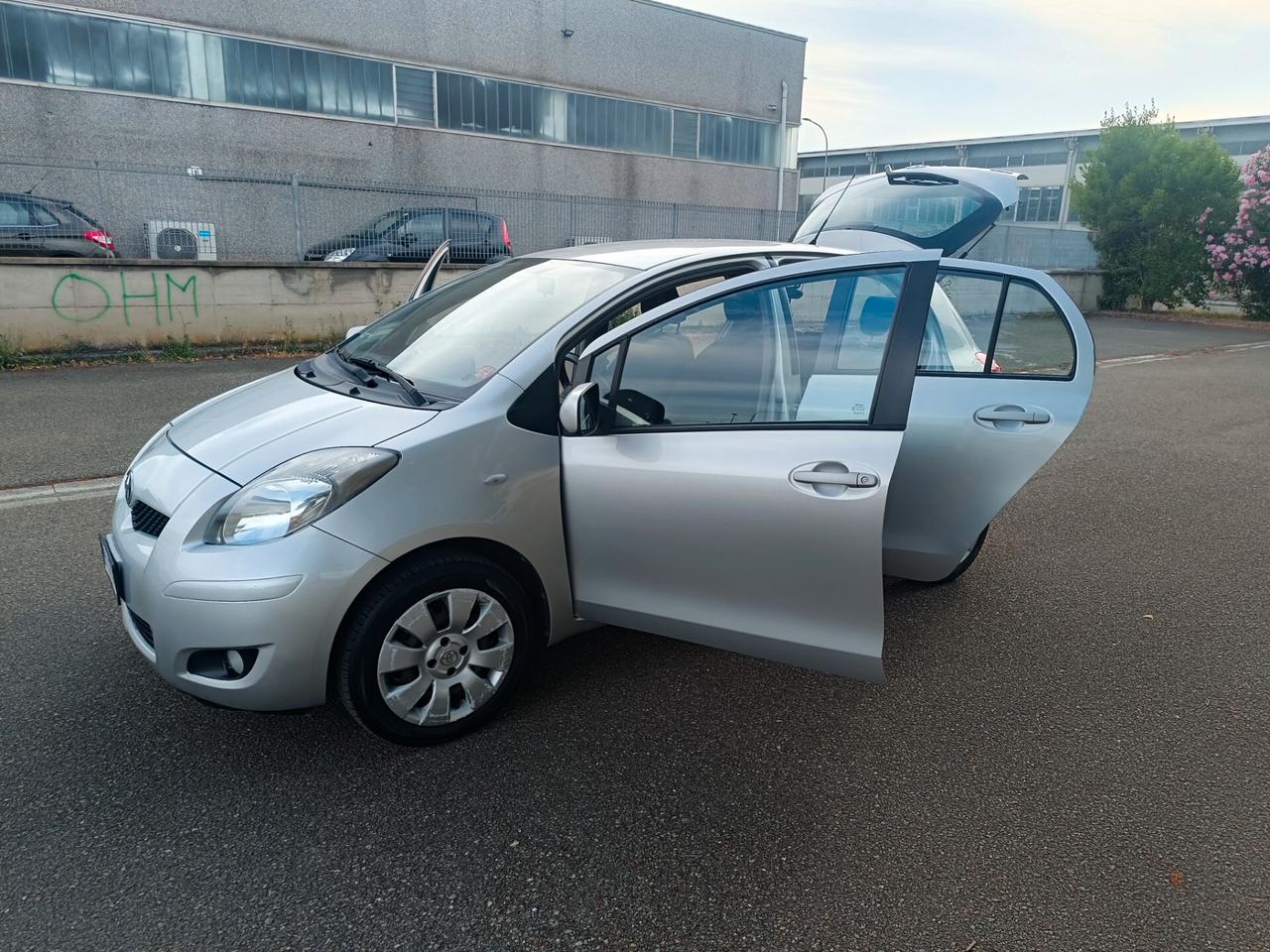 Toyota Yaris 1.0 5 porte SOLAMENTE 108.000 KM