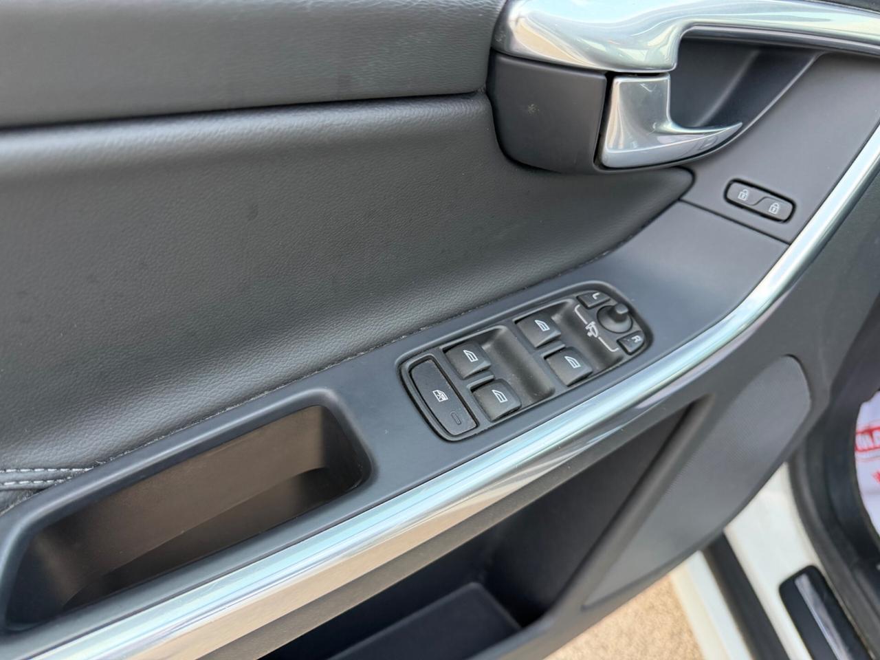 VOLVO XC60 2.0D D3 150CV GEARTRONIC FUL LED MY16