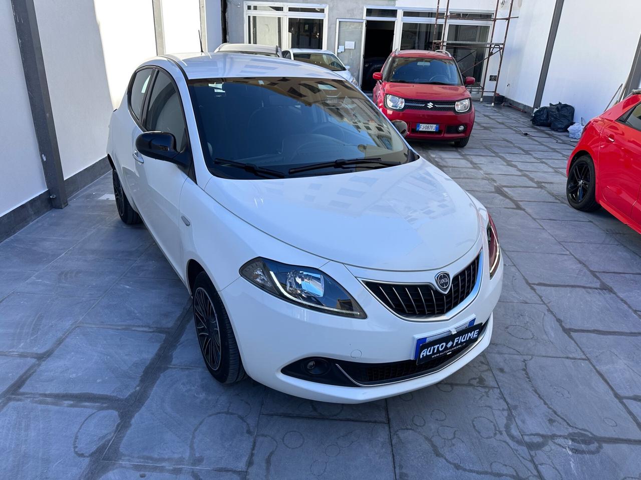 Lancia Ypsilon 1.0 FireFly 5 porte S&S Hybrid Ecochic Silver