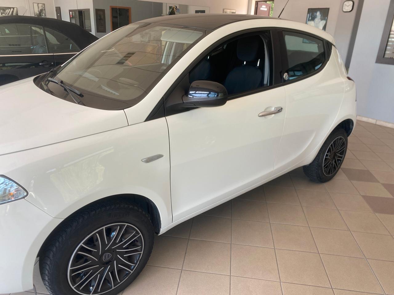 Lancia Ypsilon 0.9 TwinAir 5 porte Metano Ecochic Platinum