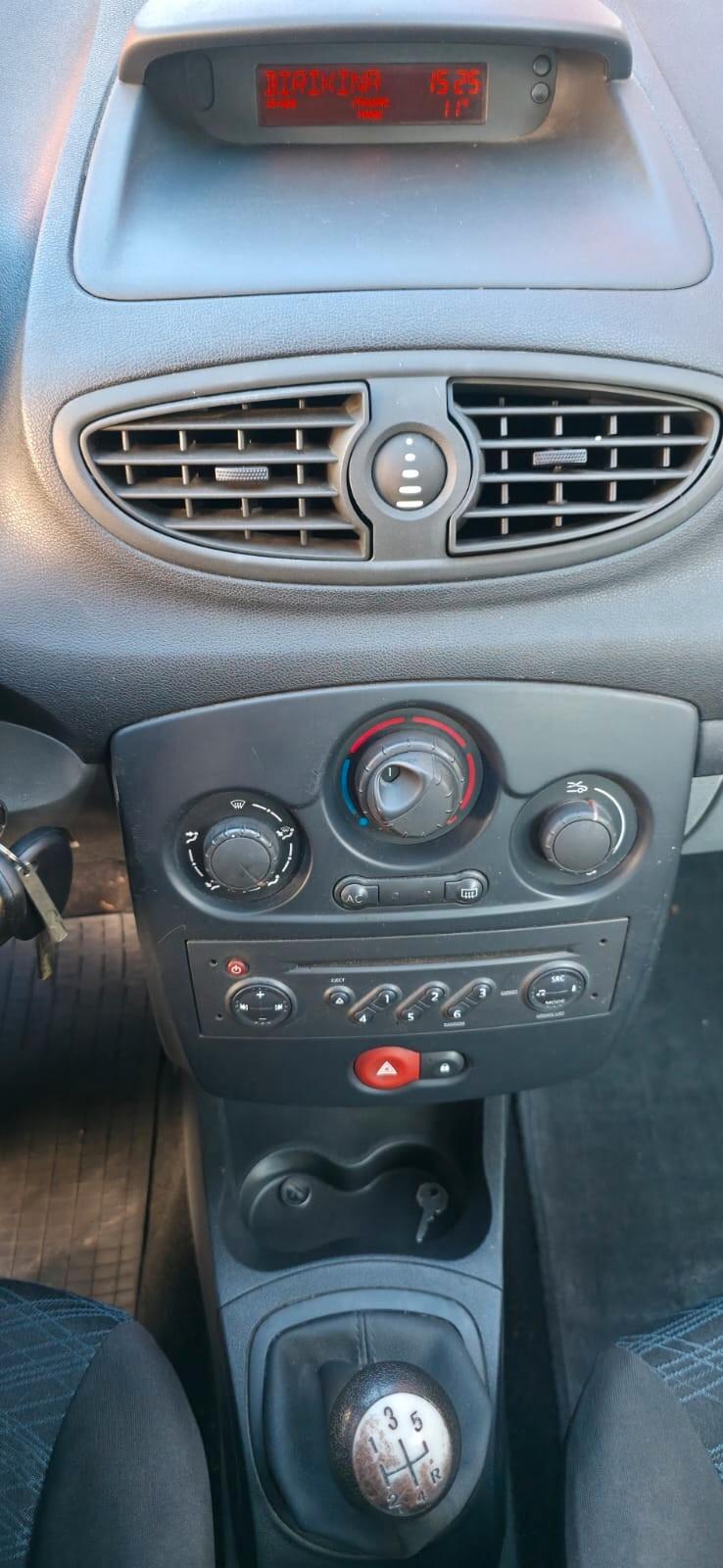 Renault Clio 1.2 16V 5 porte Luxe neopatentati