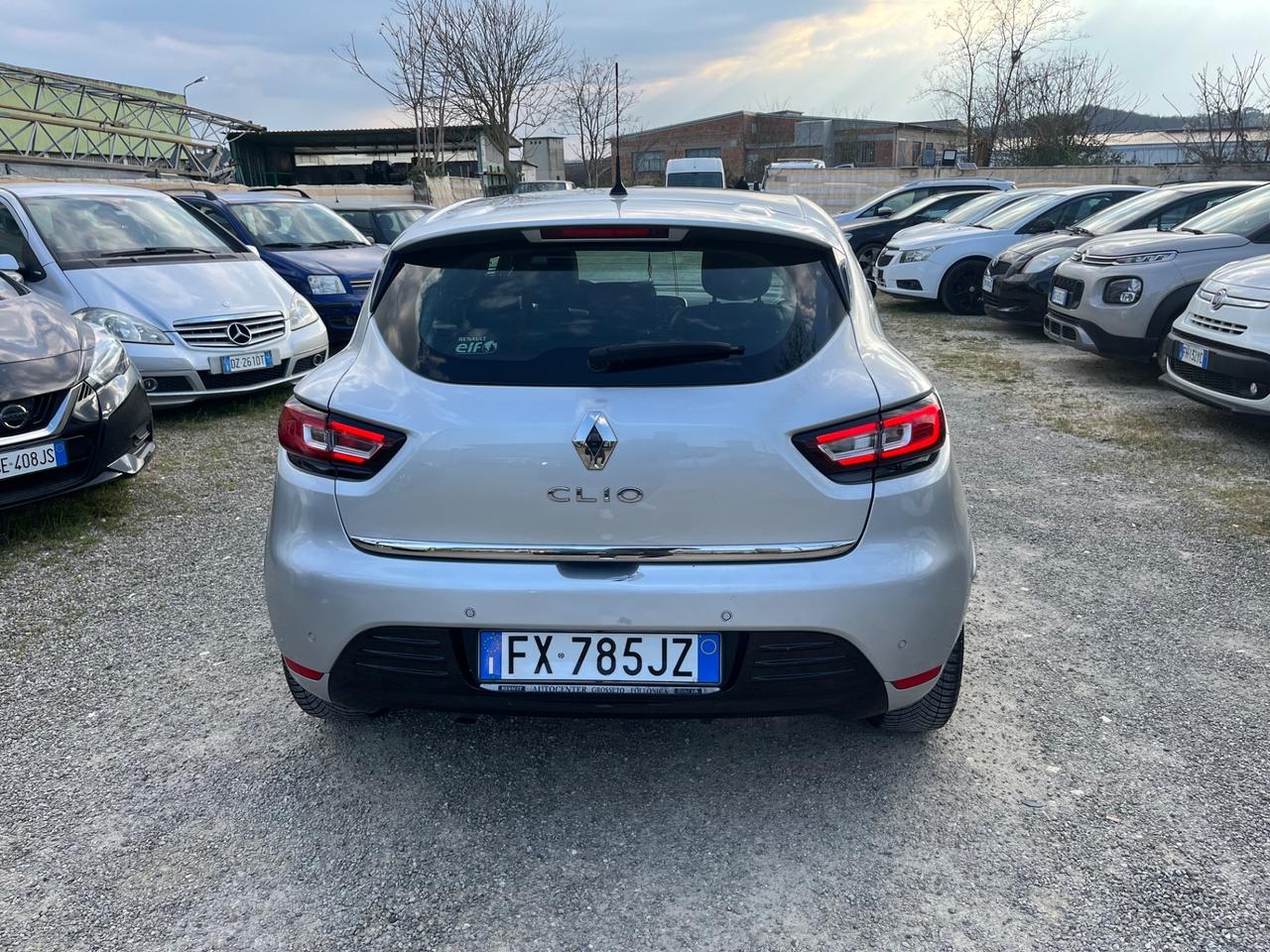 Renault Clio TCe 12V 90 CV 5 porte Moschino Intens