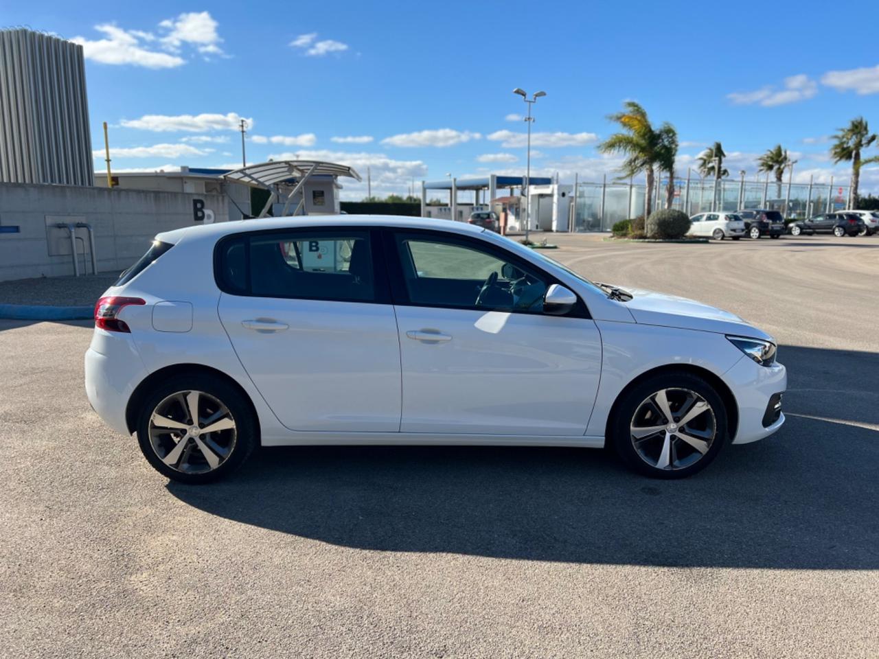 Peugeot 308 BlueHDi 100 S&S Business