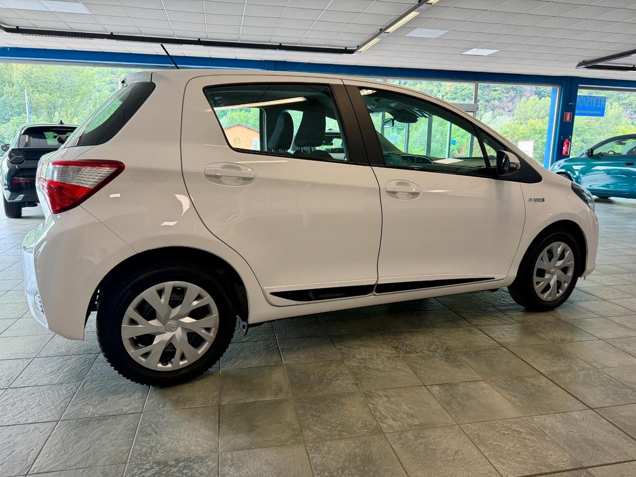 Toyota Yaris 1.5 Hybrid Active-CAMBIO AUTOMATICO-NEOPATENTATI-