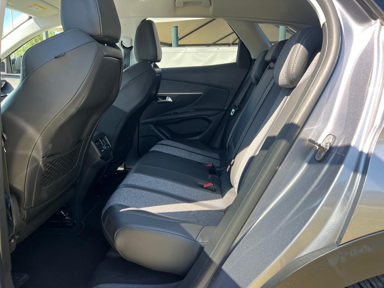 Peugeot 3008 1.6HDi 120CV EAT6 Allure-12/2017"UNIPRO"