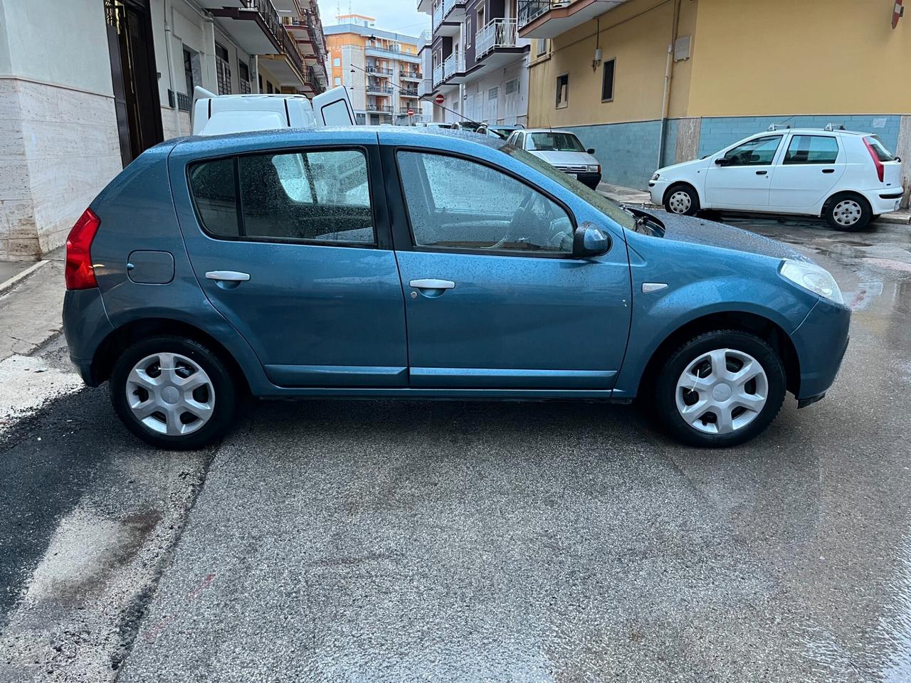 Dacia Sandero 1.4 8V Lauréate