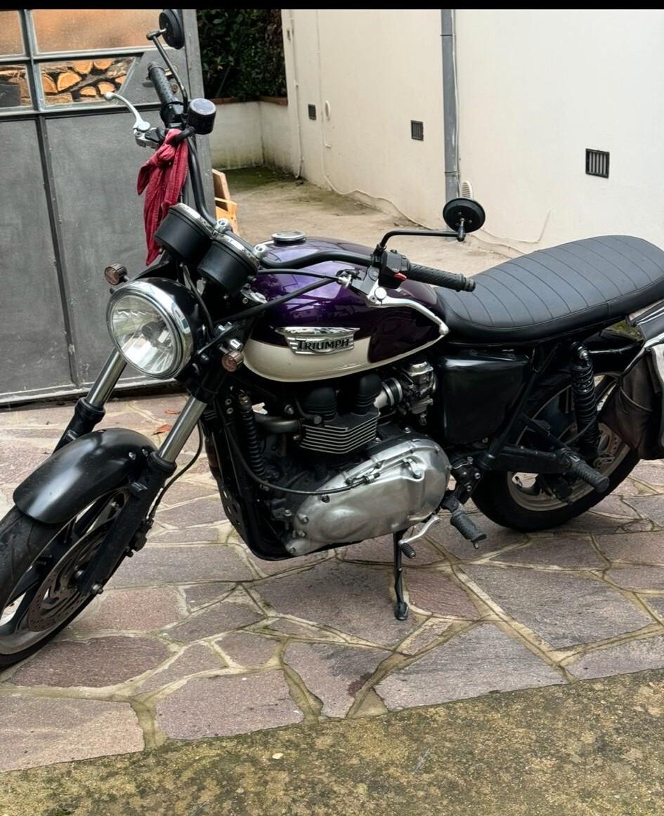 Triumph Bonneville SE