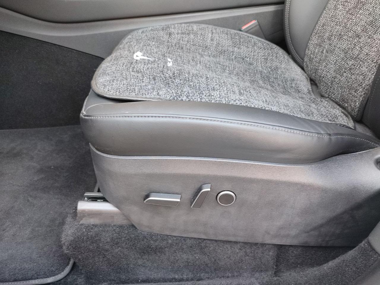 Tesla Model Y Standard Range (RWD) Single Mo #9482