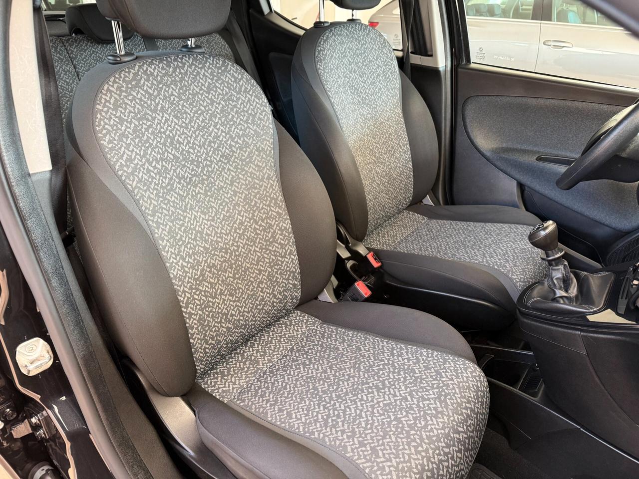 Lancia Ypsilon 1.0 FireFly 5 porte S&S Hybrid Ecochic Silver