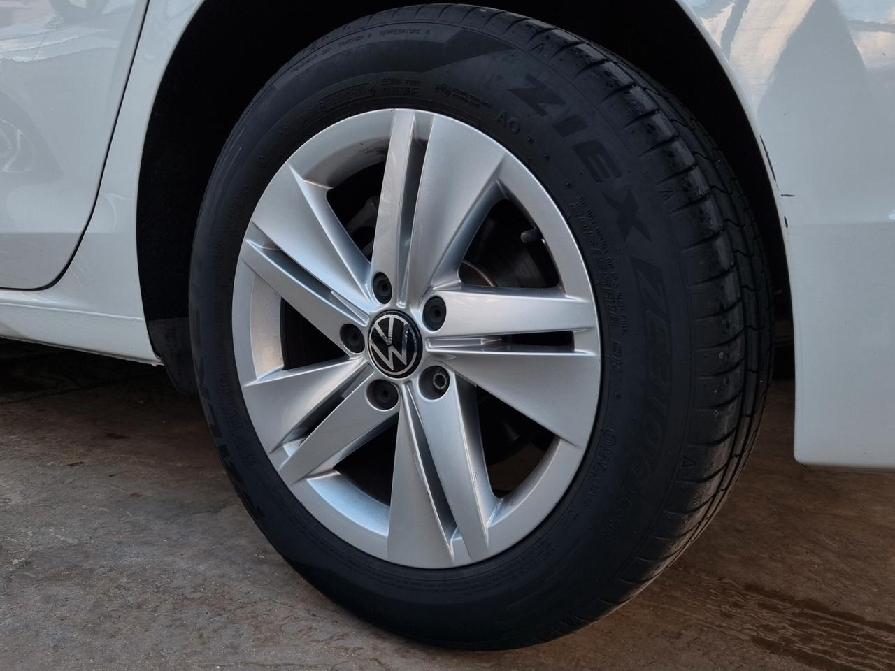 Volkswagen Golf VIII 2.0 tdi Life 115cv