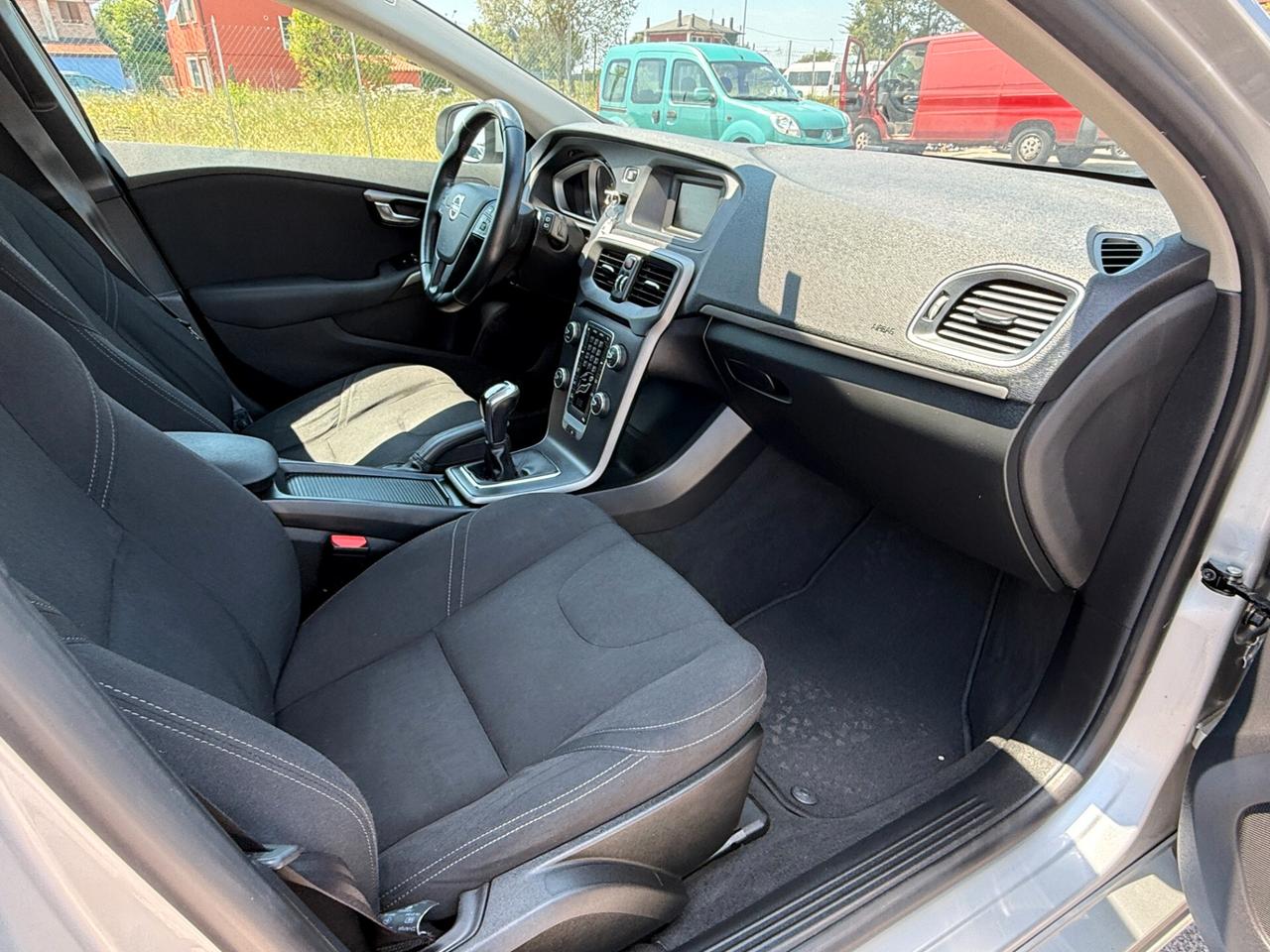 Volvo V40 D2