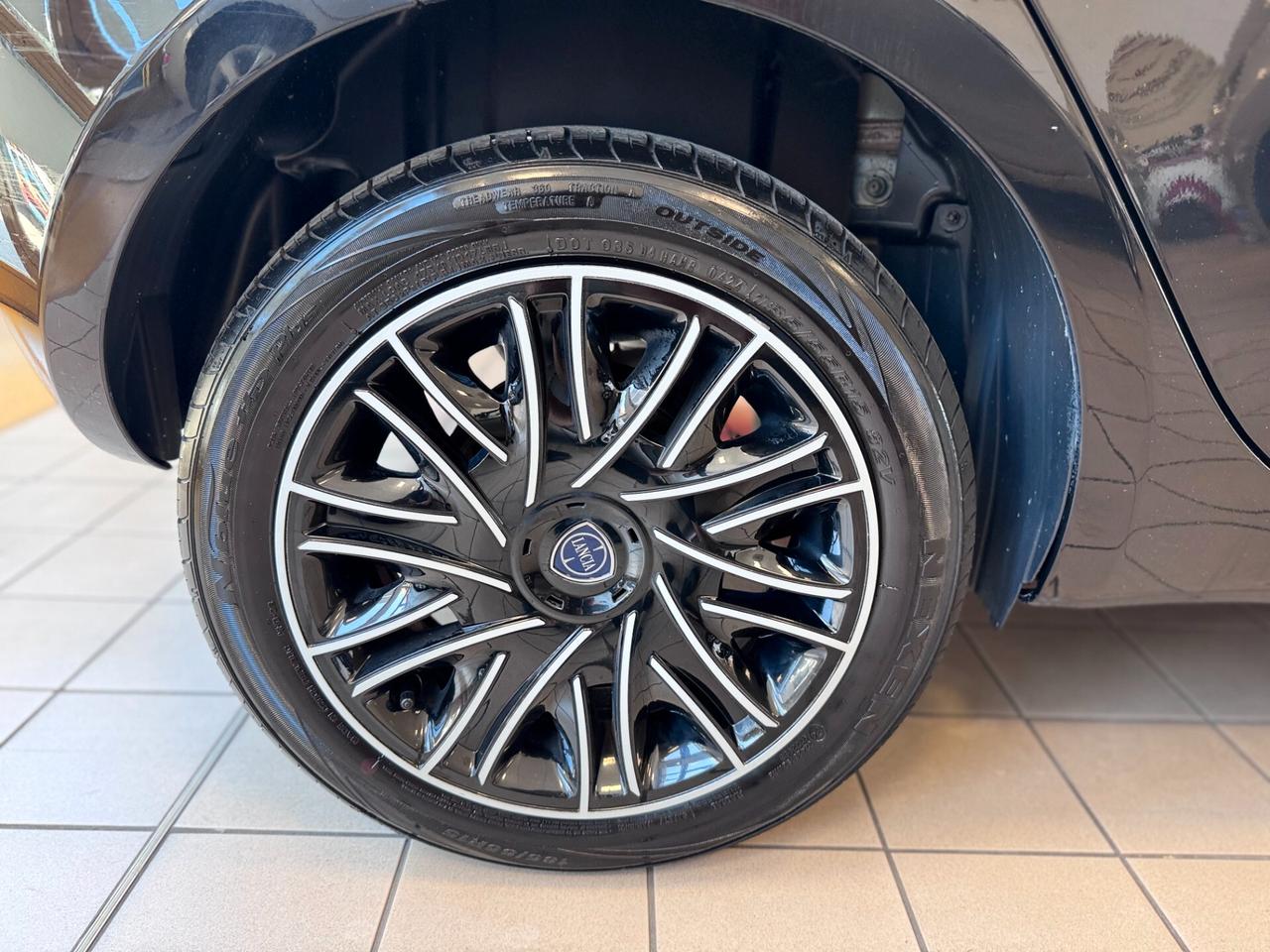 Lancia Ypsilon 1.2 69 CV 5 porte S&S Platinum