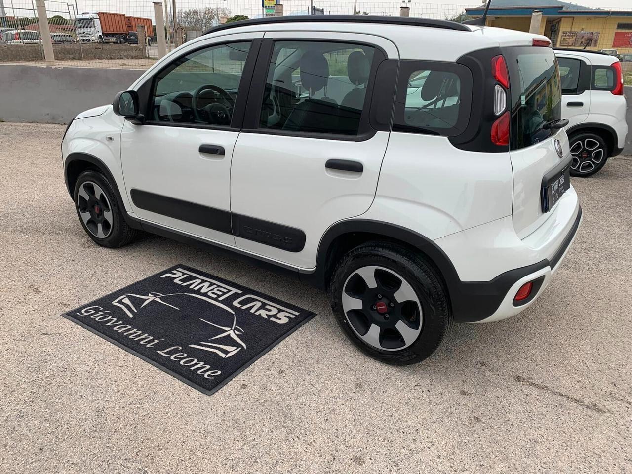 Fiat Panda 1.0 Hybrid City Cross full