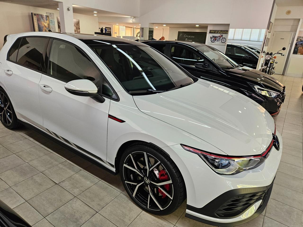 Volkswagen Golf GTI 2.0 TSI CLUBSPORT 300 CV - TETTO - IQ LIGHT - 19