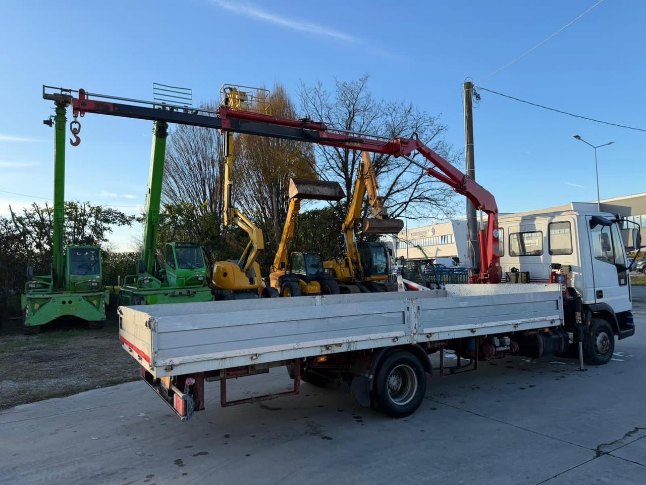 Iveco 75E14 con gru - cassone 5.70m