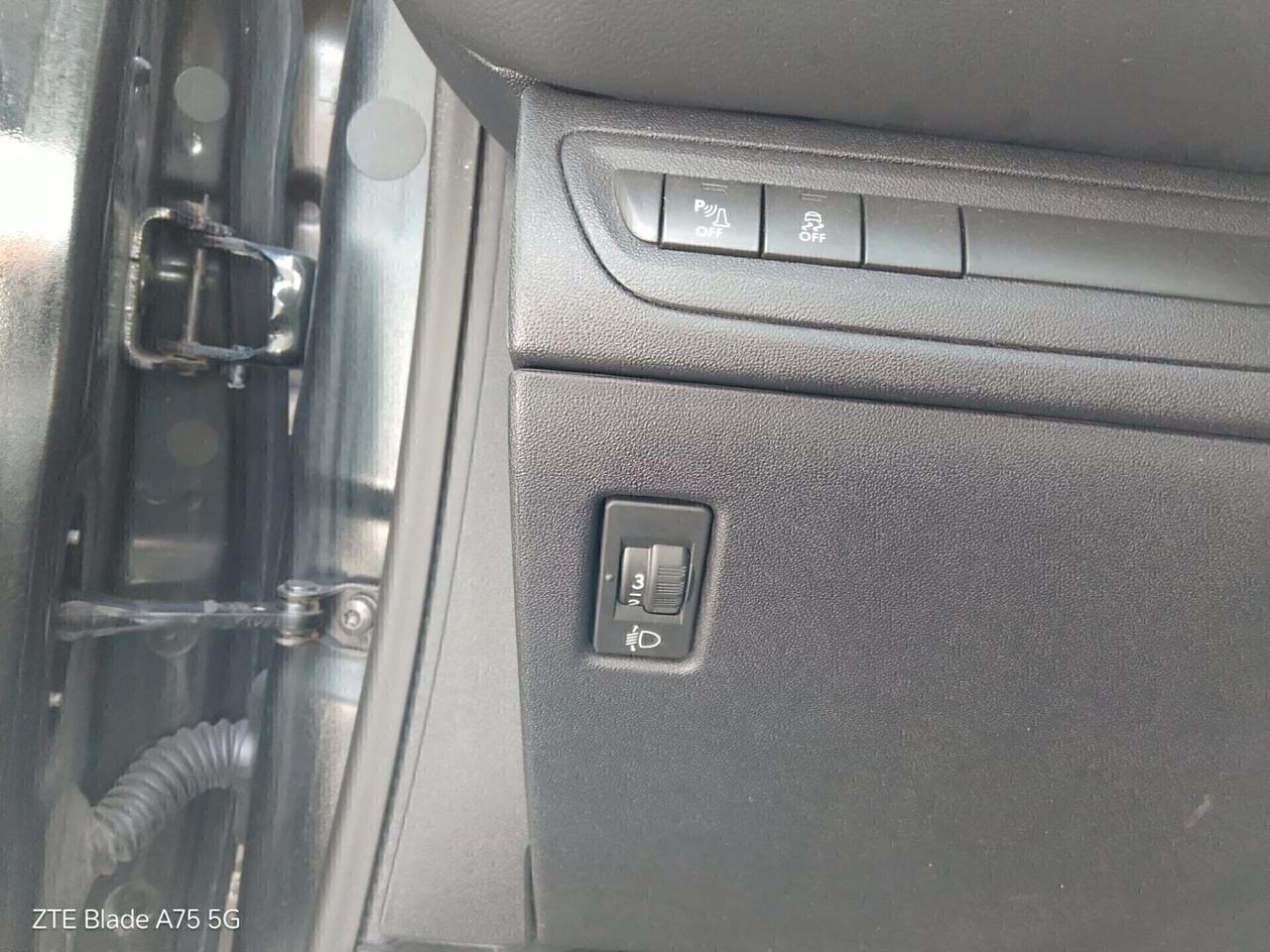 Peugeot 208 1.2 benzina Neopatentati