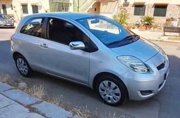 Toyota Yaris 1.0 benzina x neo patentati