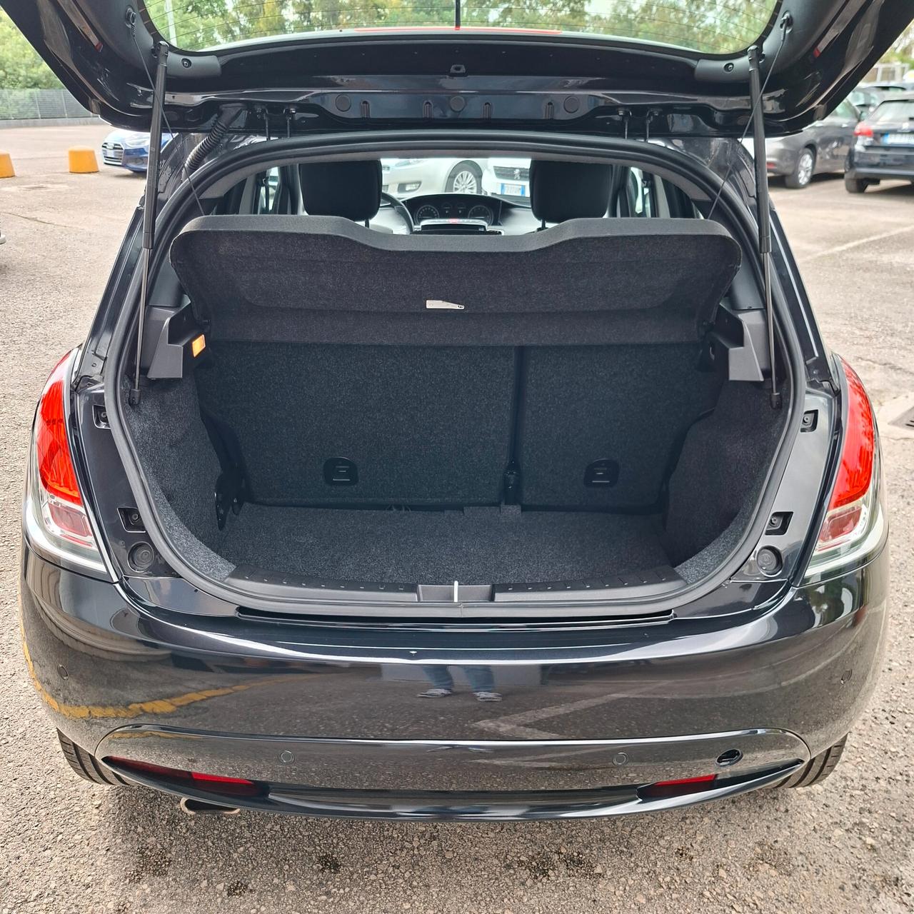 Lancia Ypsilon 1.0 Bz 70 Cv Hybrid Gold