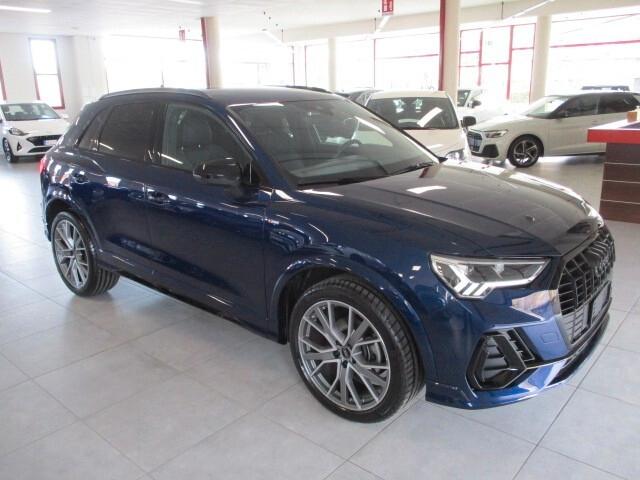 Audi Q3 SUV (35) Blackline 2.0 TDI 150CV S-Tronic