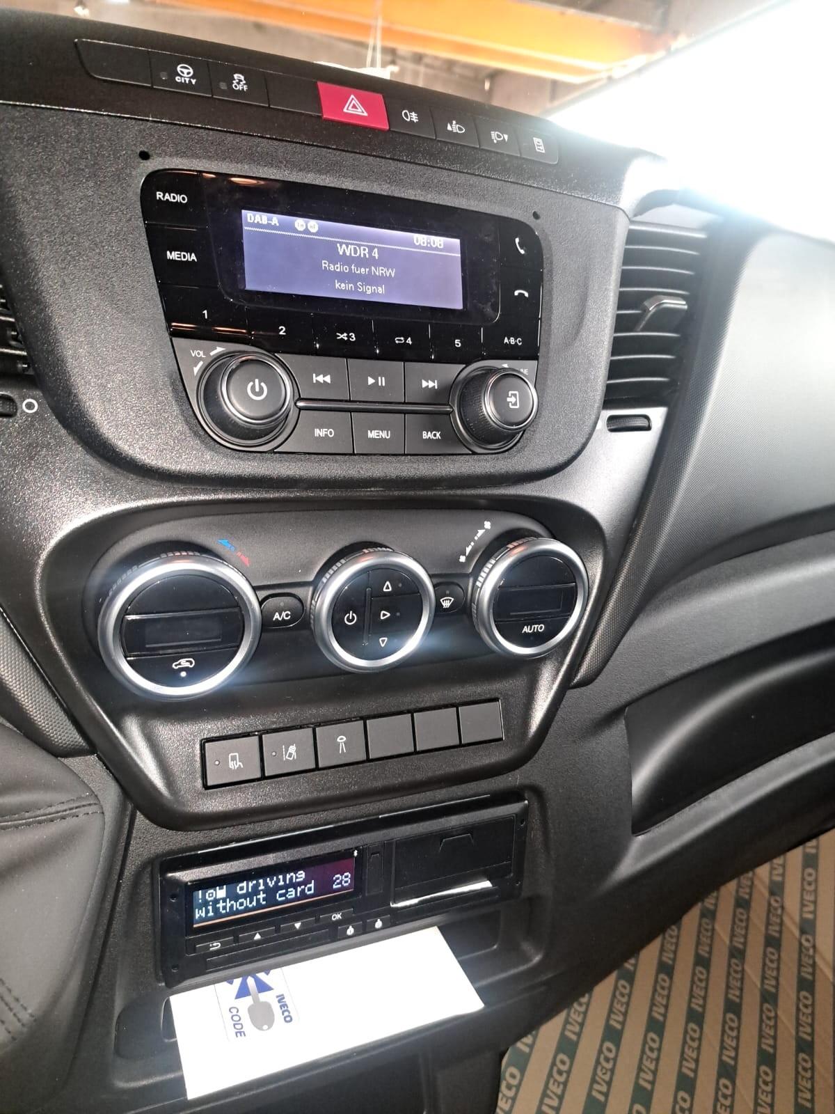 Carro attrezzi IVECO Daily 70C18 pianale e forca