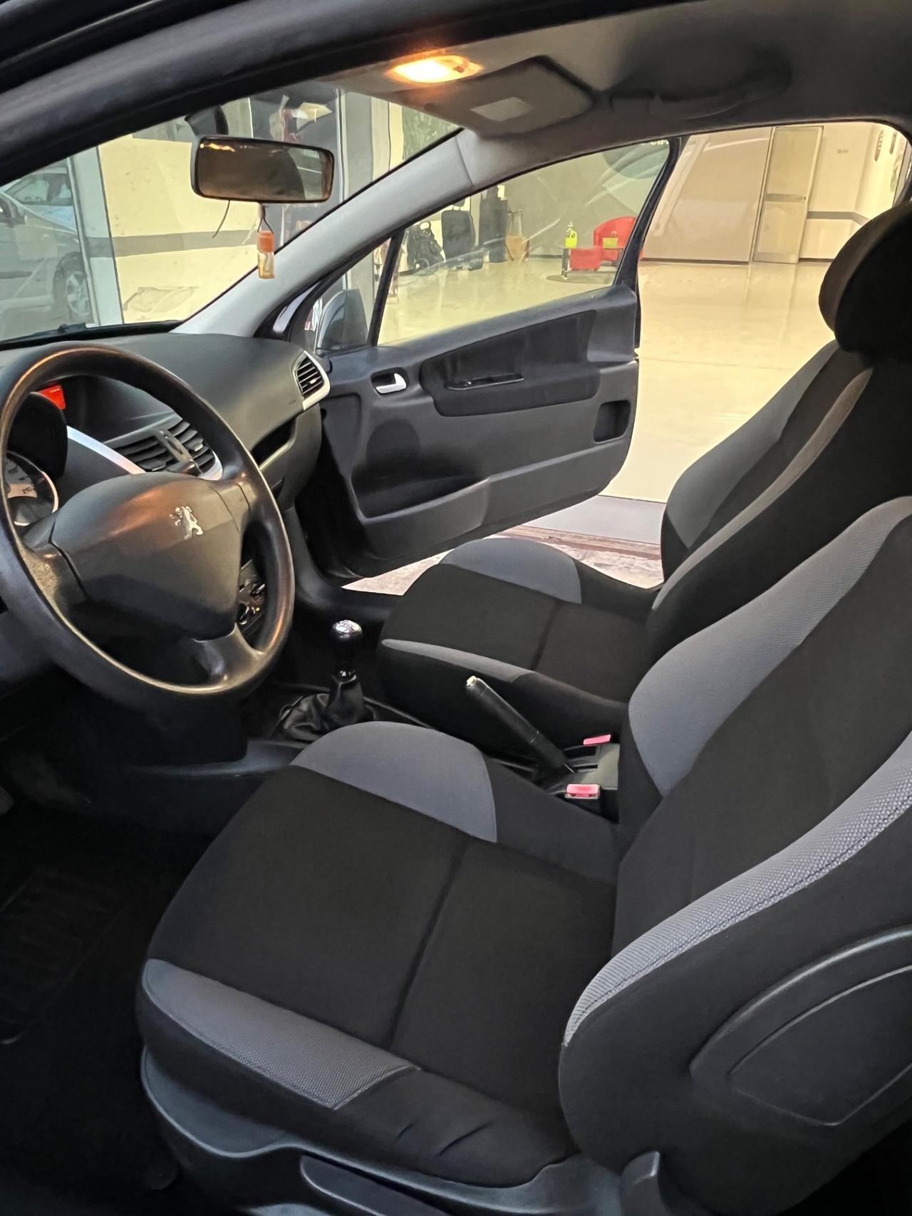 Peugeot 207 1.4 8V 75CV 5p. X Line