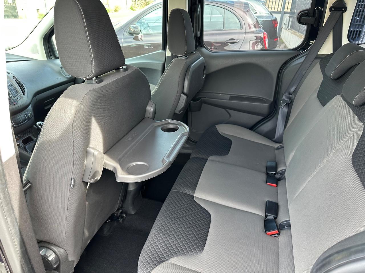 Ford Tourneo Courier 1.5 TDCI 75 CV Titanium