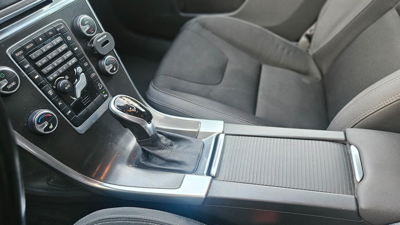 Volvo XC 60 2.4 d4 awd 181cv geartronic NAVY-CAM-SED.RISC