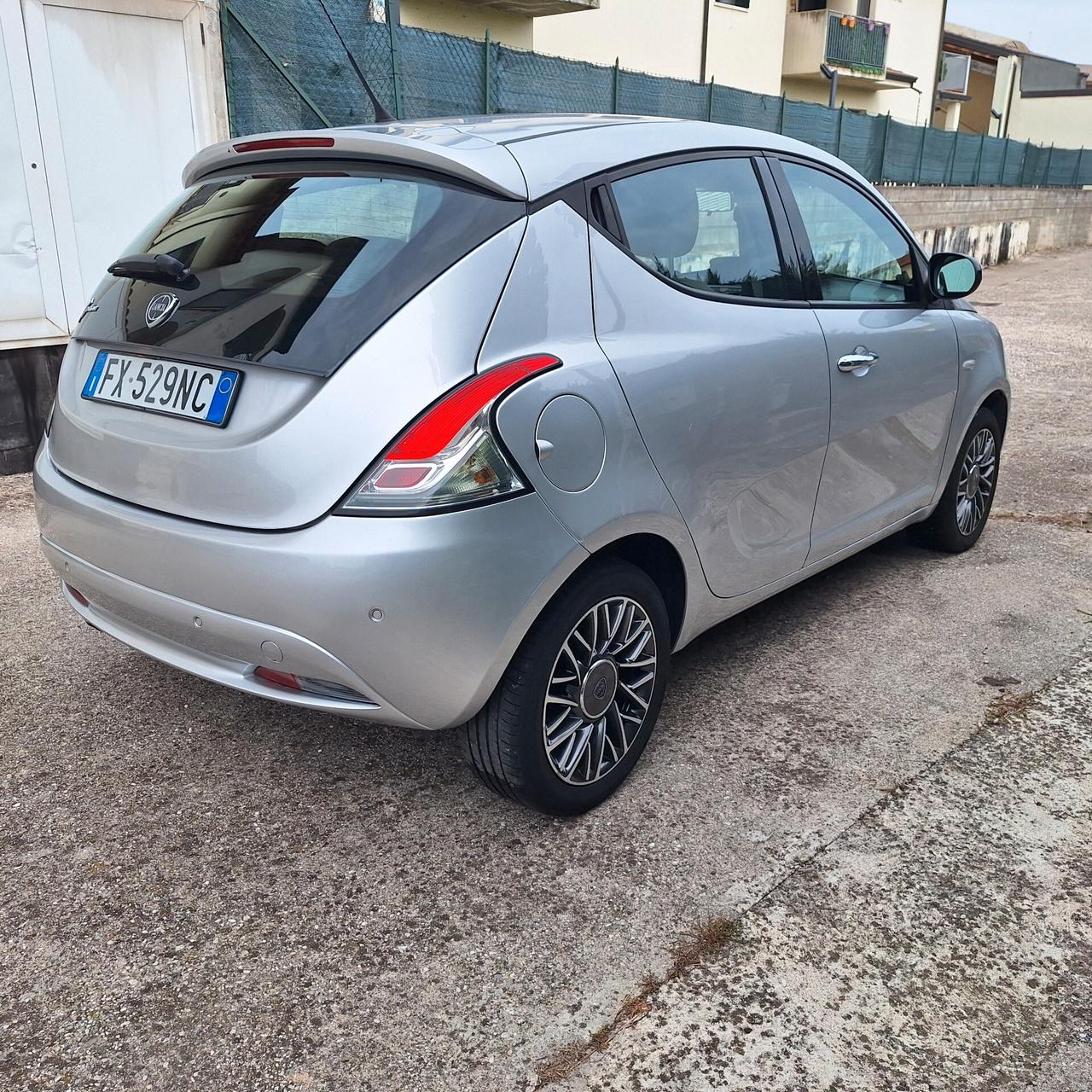 LANCIA YPSILON GARANZIA 12 MESI
