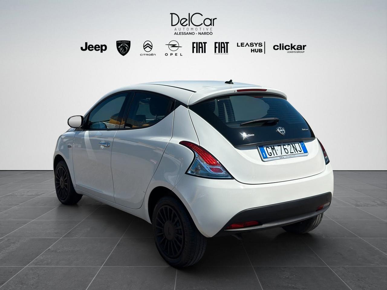 Lancia Ypsilon 1.0 FireFly 5 porte S&S Hybrid Ecochic Silver